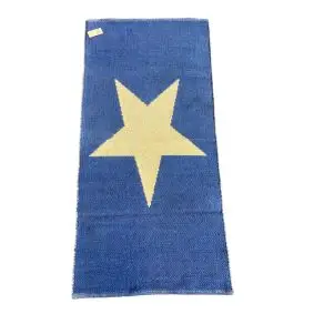 LA FINESSE Gennemvævet kludetæppe 65 x 135 cm - blå/hvid stor stjerne - LA FINESSE
