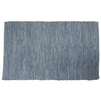 LA FINESSE Læder/skind kludetæppe 150 x 240 cm - lys blå - TEKSTIL